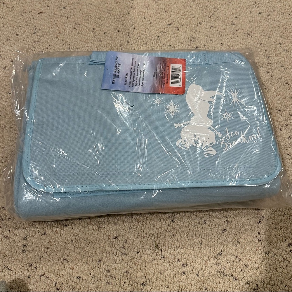 Olaf blanket NEW - Picture 1 of 3